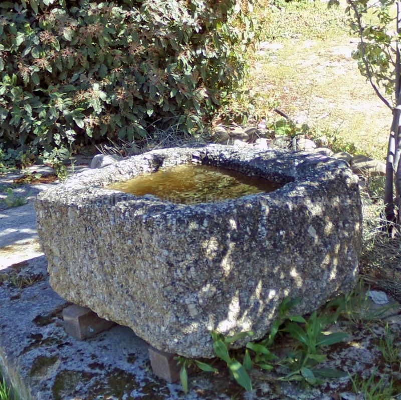 Antique granite trough for a great outdoor decoration - Atelier Alain BIDAL (Provence)