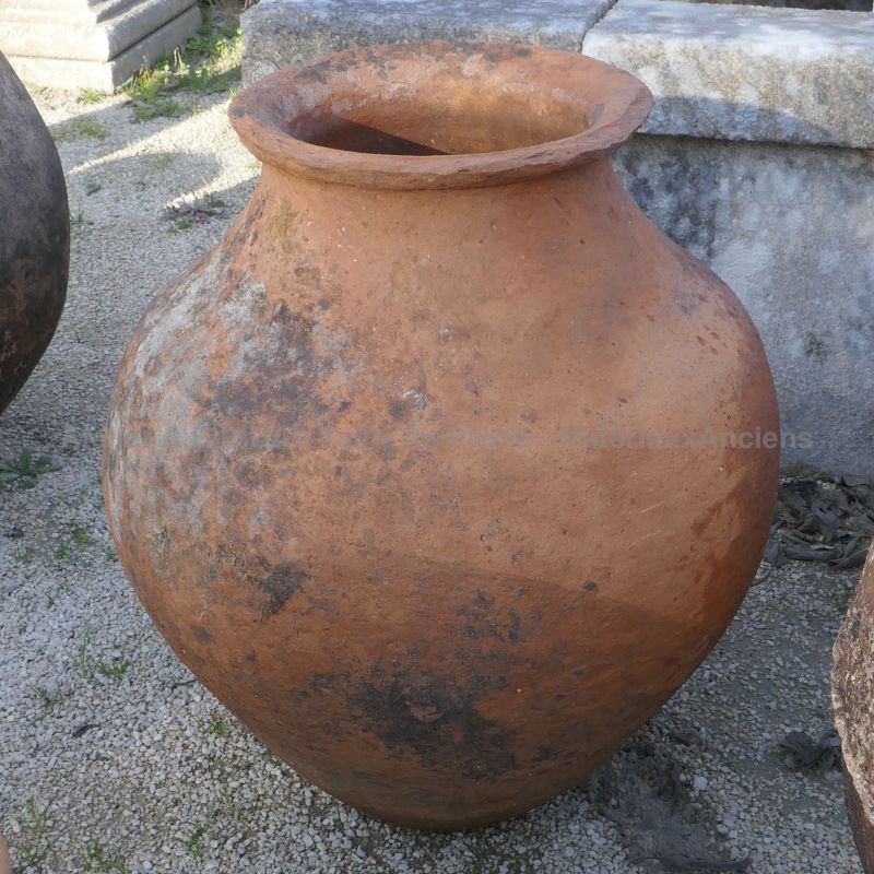 Ancienne jarre de Provence en terre cuite pour la décoration du jardin ou de la terrasse