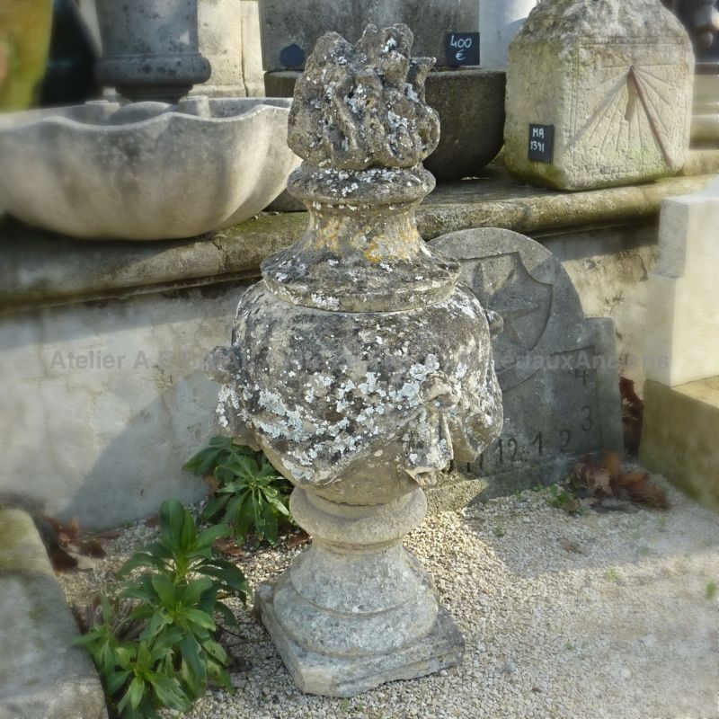 Ornement ancien en pierre ǀ Objet de décoration ancien en pierre pour jardin ou terrasse