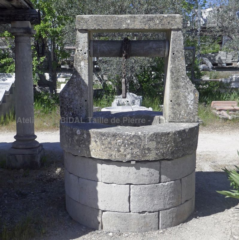 Antique well in weathered stones : a superb round well for sale at Alain BIDAL, Provence