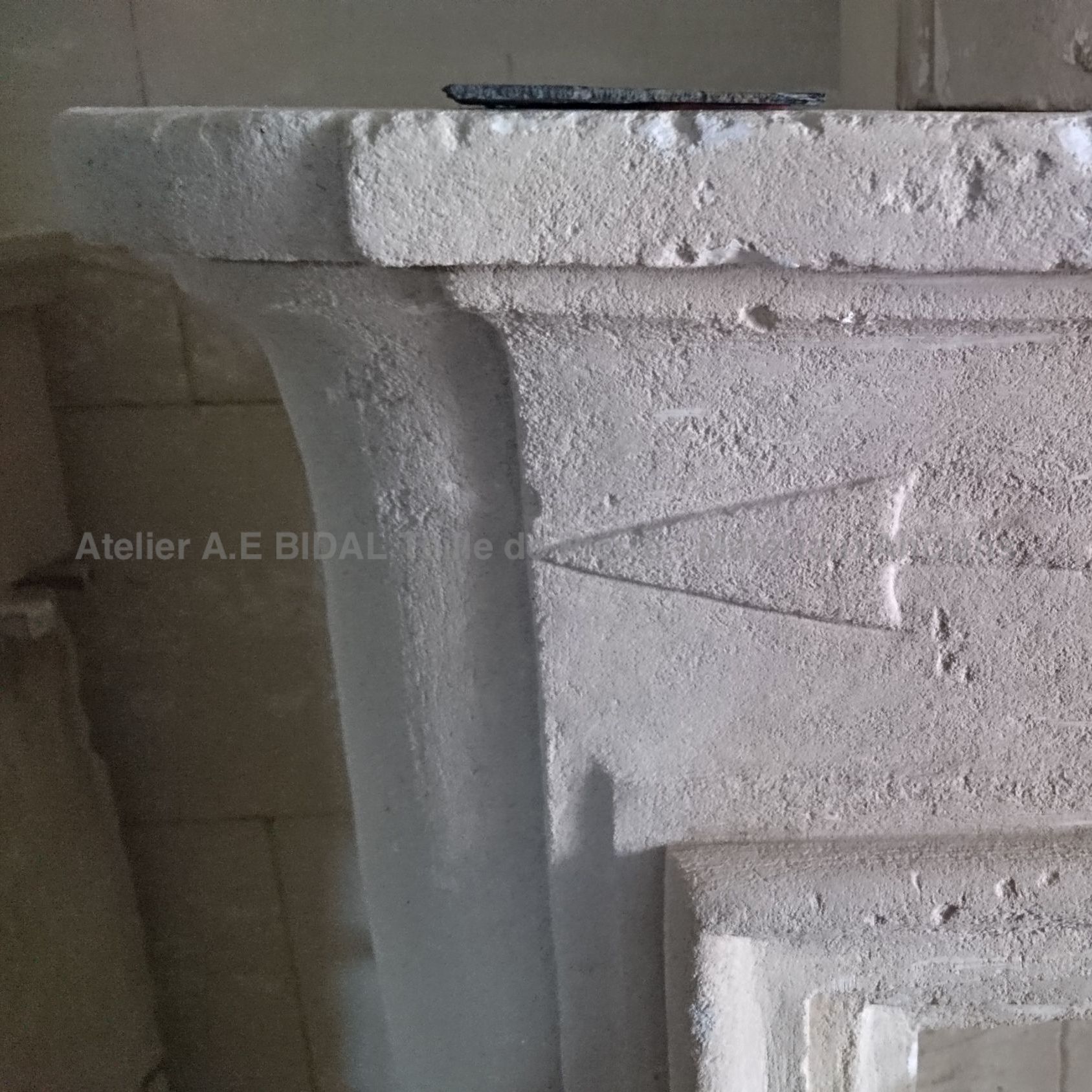 Large choix de cheminées anciennes en pierre chez Alain Bidal - des cheminées de qualité.