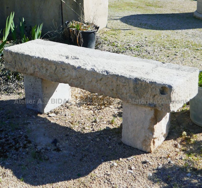 Banc en pierre ancien ǀ Banc de jardin ancien ǀ Alain BIDAL Matériaux Anciens