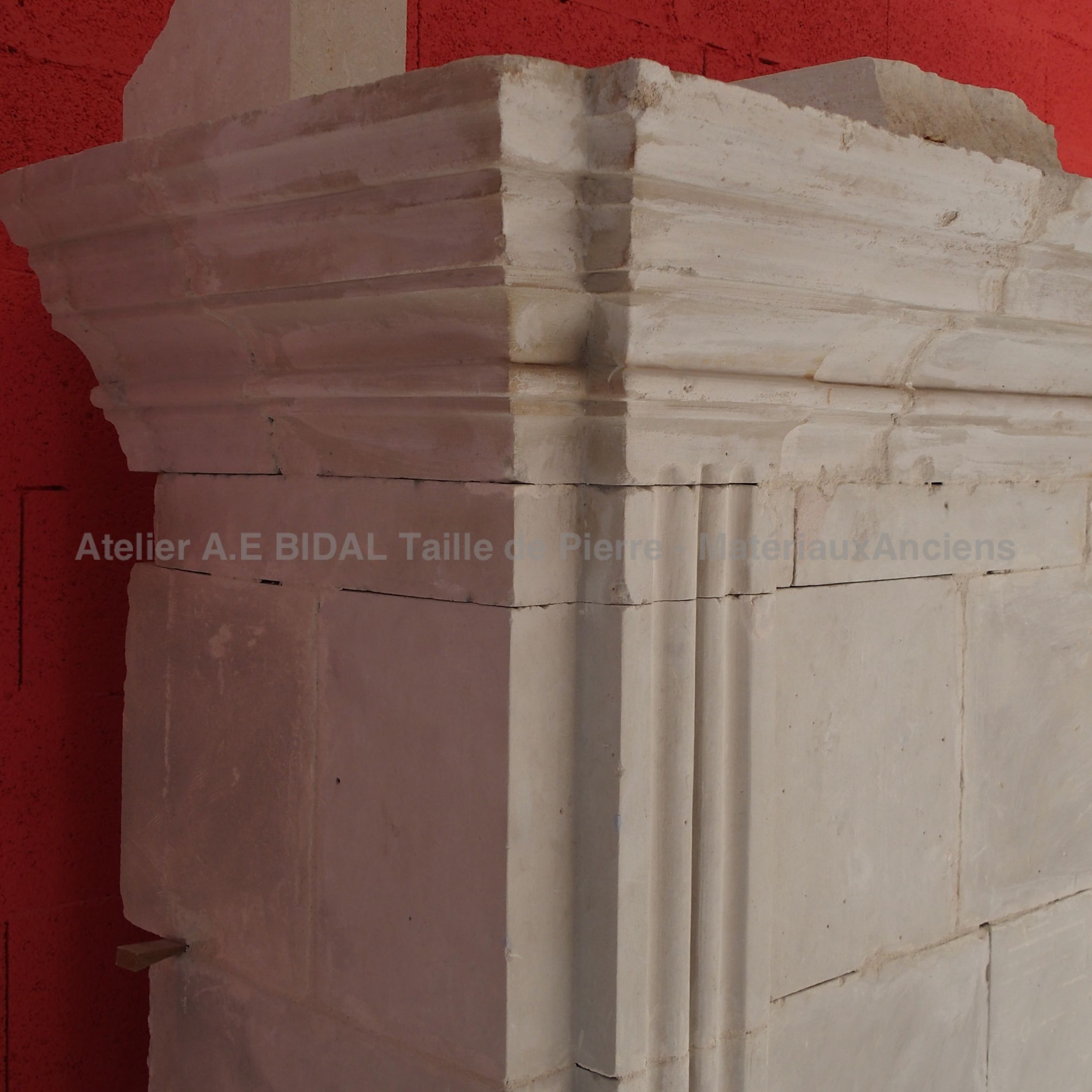 Cheminée ancienne du 18ème siècle - cheminée à trumeau restaurée avec des matériaux anciens et un savoir faire ancestral.