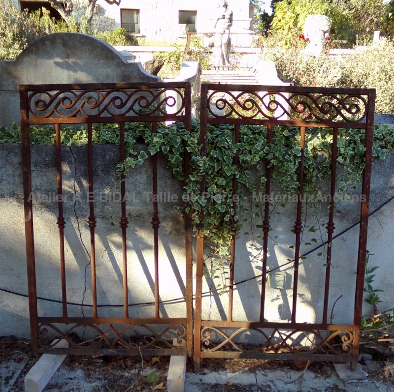 Portillon de jardin ancien en fer forgé : Alain BIDAL, matériaux anciens en Provence
