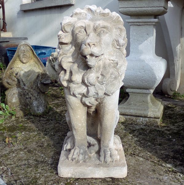 Pour un bel ornement de jardin : statue de lion assis - Atelier Alain BIDAL (Provence)