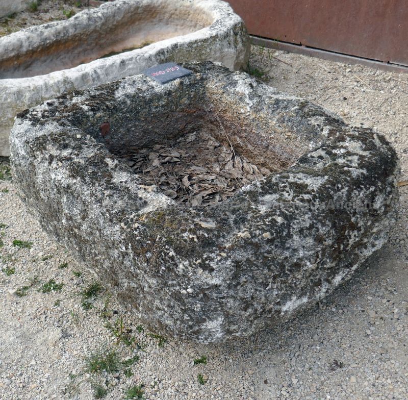 Ancient shallow granite trough : Alain BIDAL Antique Materials in Provence