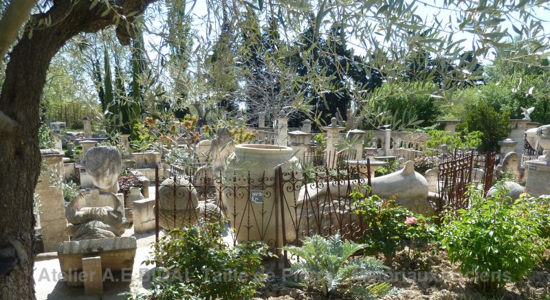 Garde-corp ancien en fer forgé décoré - garde-corp ancien d'allure élégante.