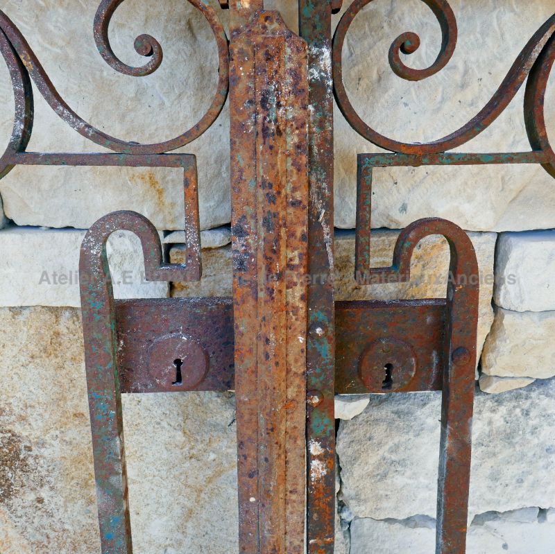 Reclaimed garden gate with two doors in riveted wrought iron - Atelier Alain BIDAL (Provence)