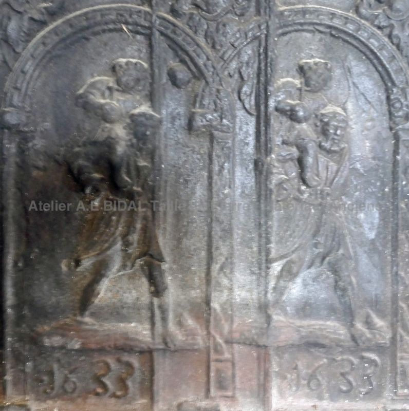 Ancienne plaque foyère en fonte pour cheminée datée 1633 : Thème religieux