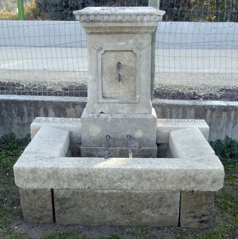 Small-size fountain made of weathered stones by Les Matériaux Anciens in Provence Alain BIDAL