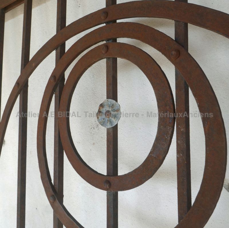 Antique riveted wrought iron door - Atelier Alain BIDAL (Provence)