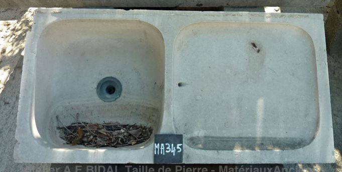 Beautiful old sink - a sink consisting of a basin as well as a dish rack.
