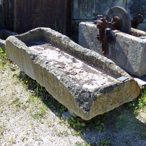 Antique stone trough, long, narrow and shallow - Atelier Alain Bidal (Provence)