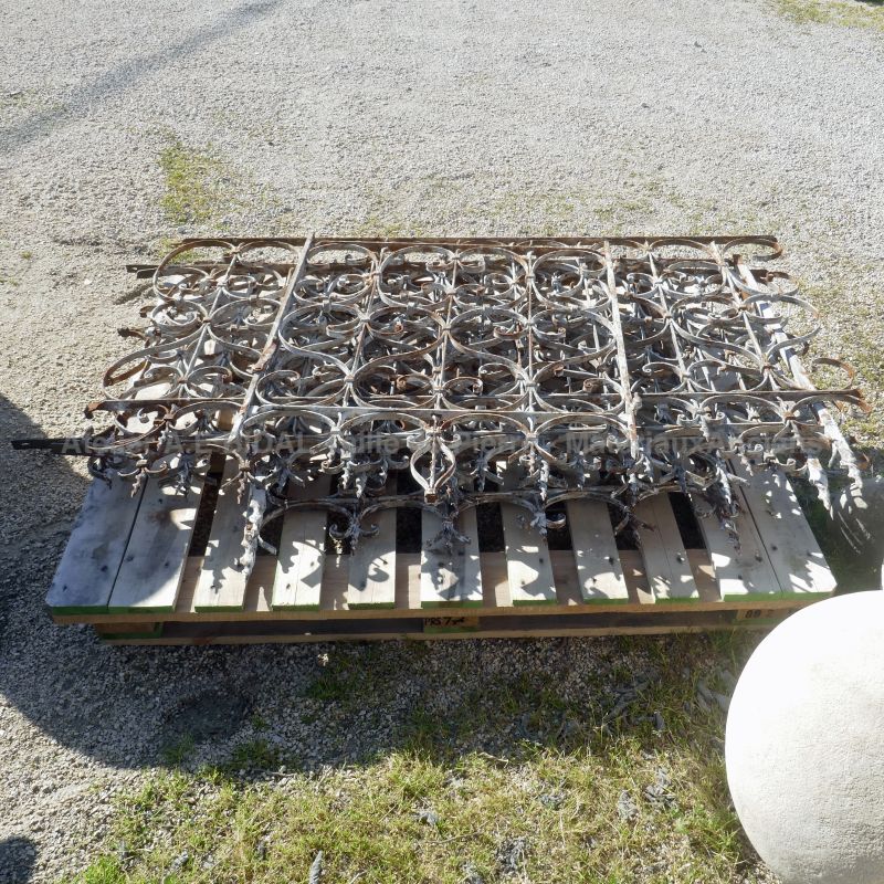 Reclaimed wrought iron railings with gate - Alain BIDAL Antique Materials in Provence