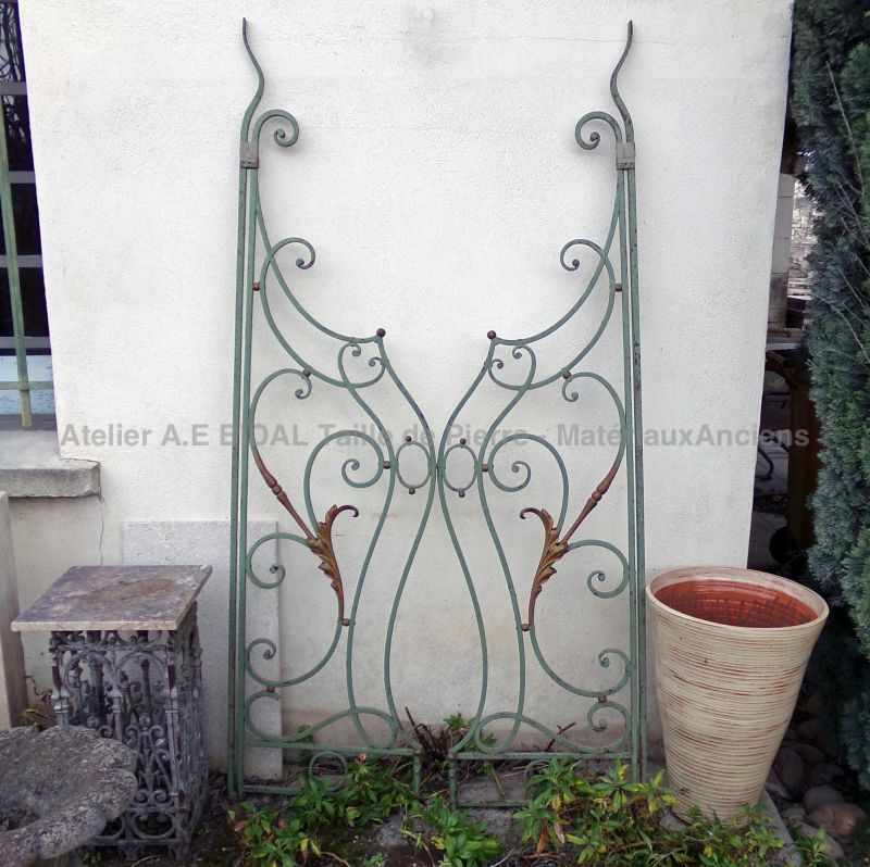 Decorative wrought iron gates dating 1940/1950 - Atelier Alain Bidal (Provence)