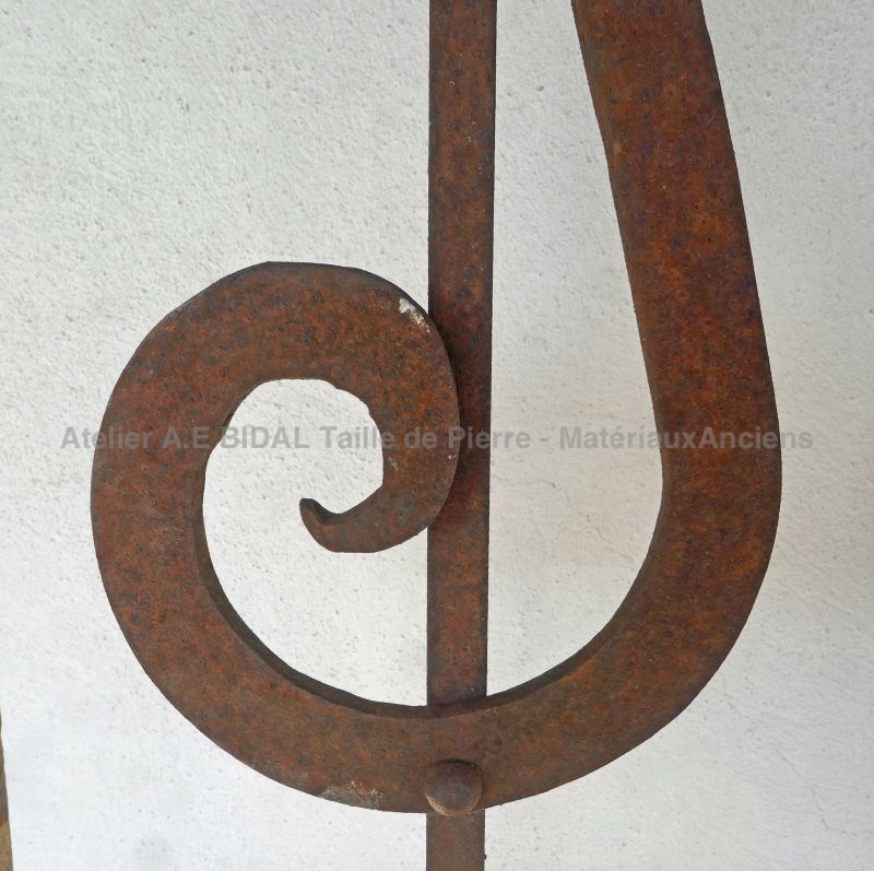Reclaimed openwork gate in riveted brown wrought iron - Atelier Alain BIDAL (Provence)