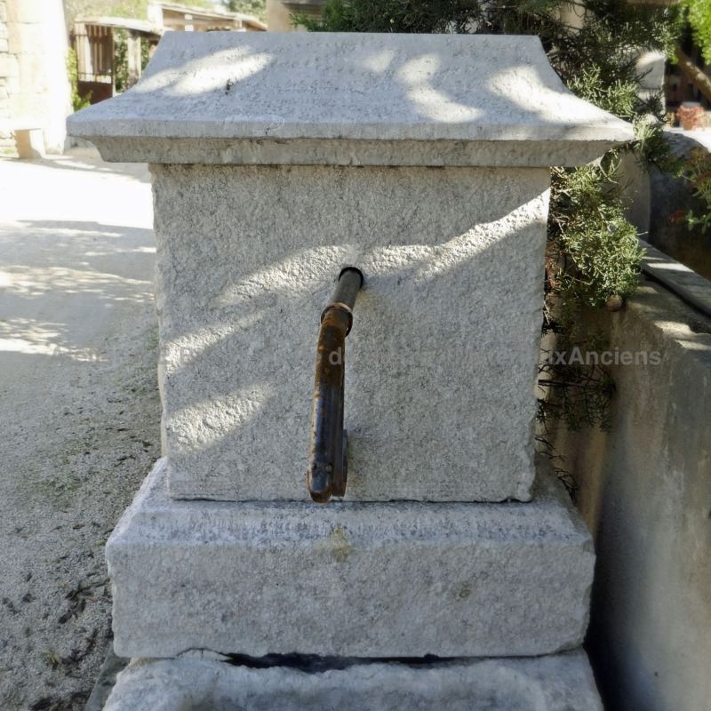 Pediment of our rural stone fountain - Atelier Alain BIDAL in Provence.