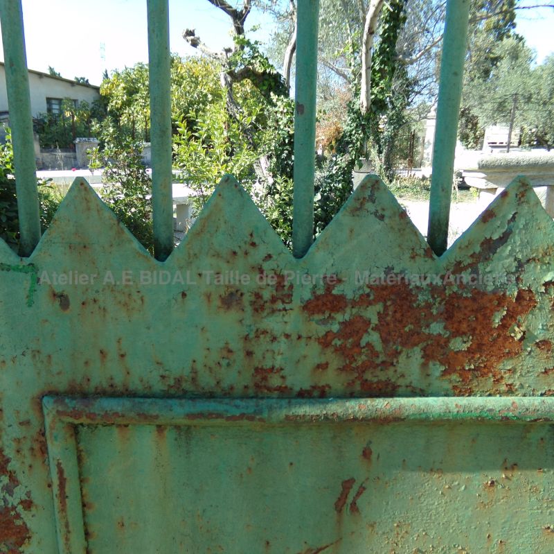 Large antique semi-openwork wrought iron gate : gate to renovate for sale at Atelier Alain BIDAL (Provence)