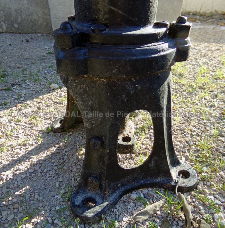 Ancienne pompe à bras - Atelier Alain BIDAL, Provence