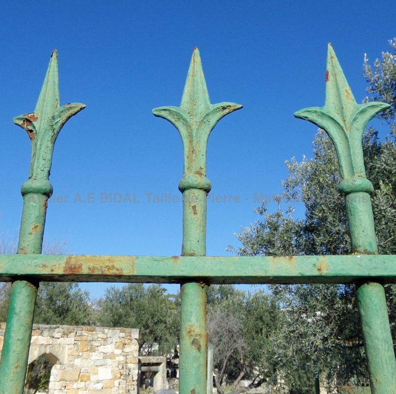 Wide antique semi-openwork wrought iron gate with 2 doors - Atelier Alain BIDAL (Provence)