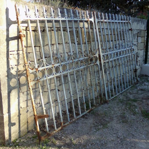 Antique solid wrought iron gate : large antique gate for sale at Atelier Alain BIDAL (Provence)