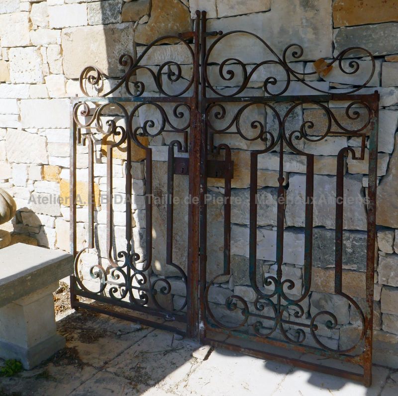 Old wrought iron garden gate : Alain BIDAL, Antique Materials in Provence