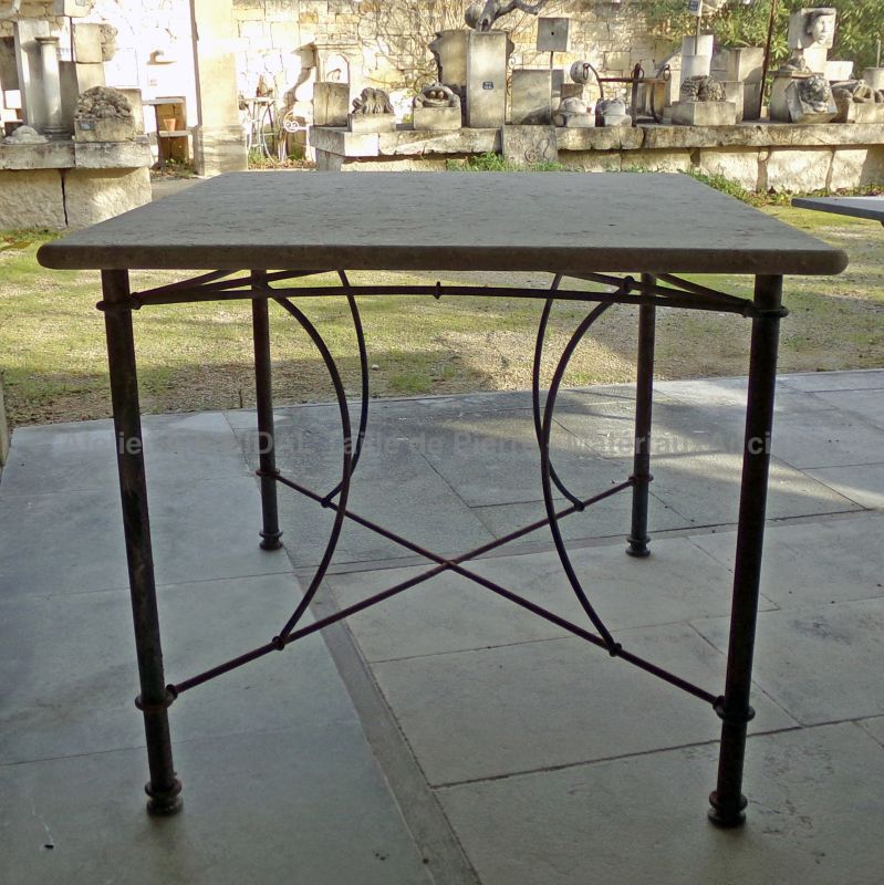 Antique garden furniture : stone and cast iron table - Atelier Alain BIDAL (Provence)