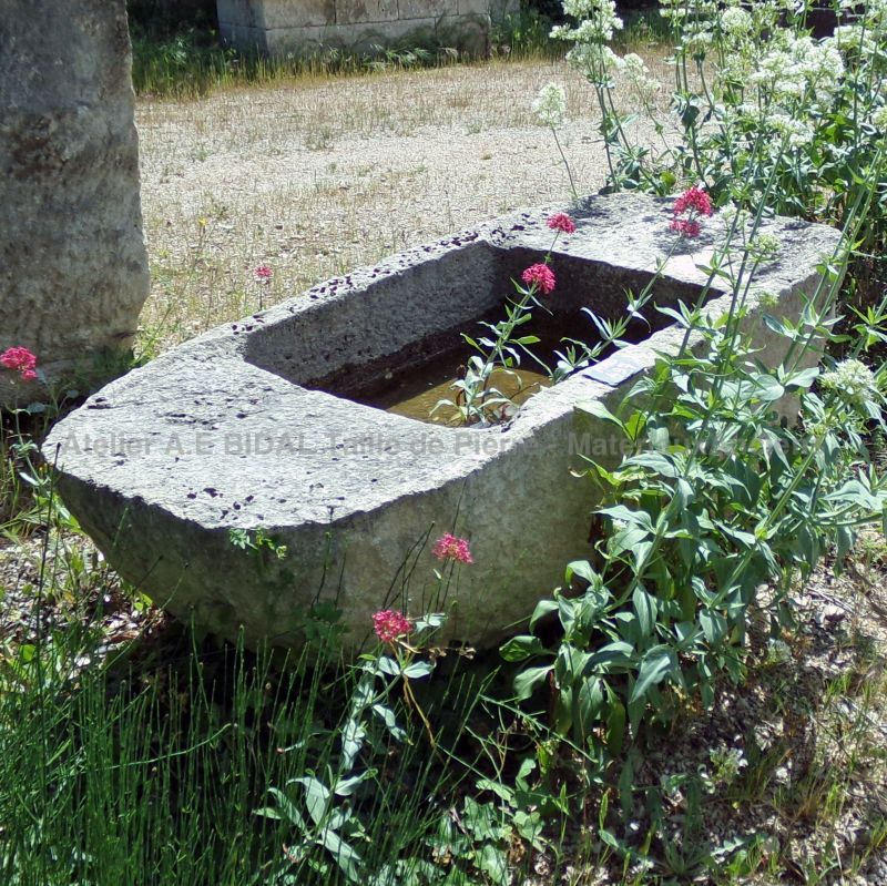 Discover the large range of antique troughs and old washhouses in stone at Alain Bidal Antique Materials (Provence)