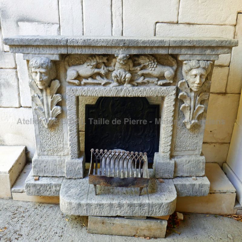 Cheminée 19 ème/ 20 ème sur socle - cheminée gothique modernisé.