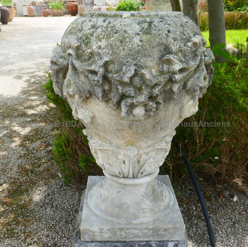 Beautiful old vase hand-carved in weathered stone - Atelier Alain BIDAL (Provence)