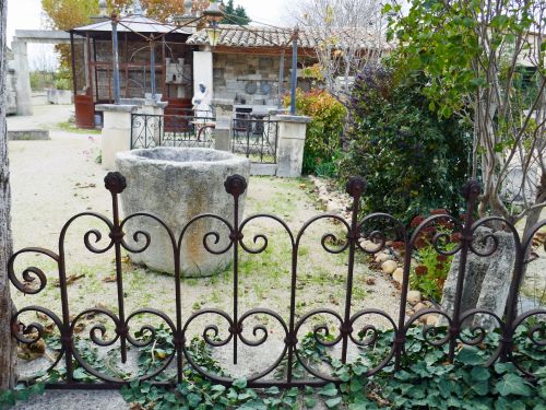 Les Matériaux Anciens en Provence Alain BIDAL vous accueuillent tous les jours.