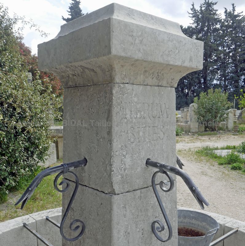 Fontaine de style ancien en pierre non gélive pour un bel aménagement extérieur !