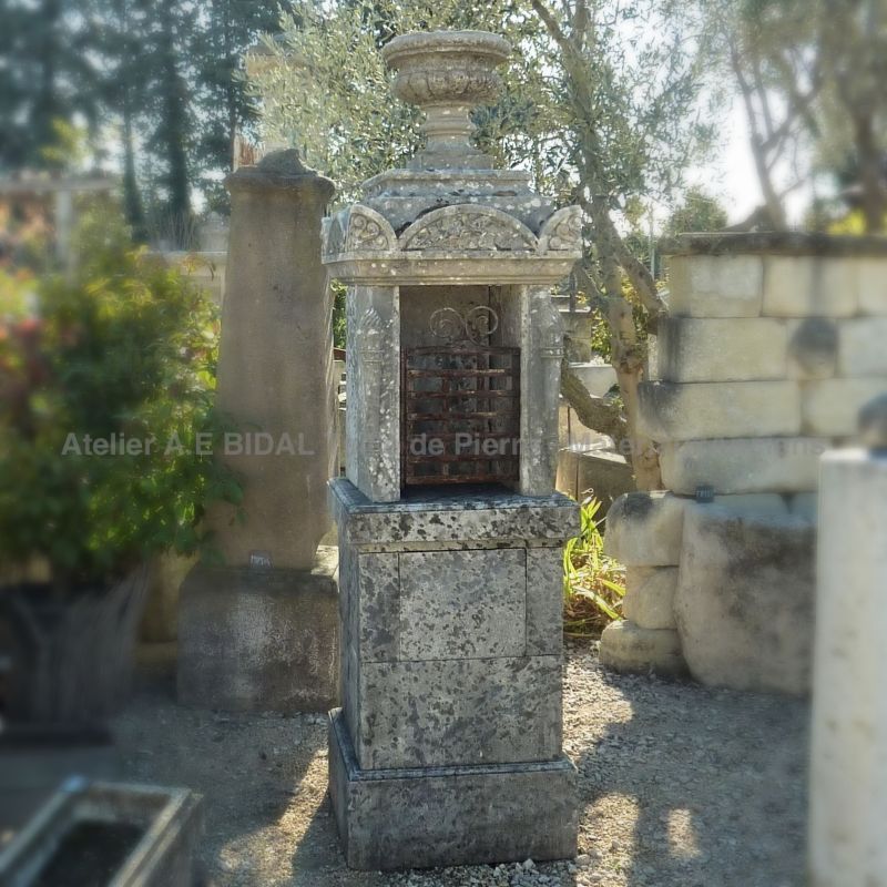 Oratoire ancien en pierre ǀ Petit édifice religieux ancien et témoin de notre patrimoine rural.