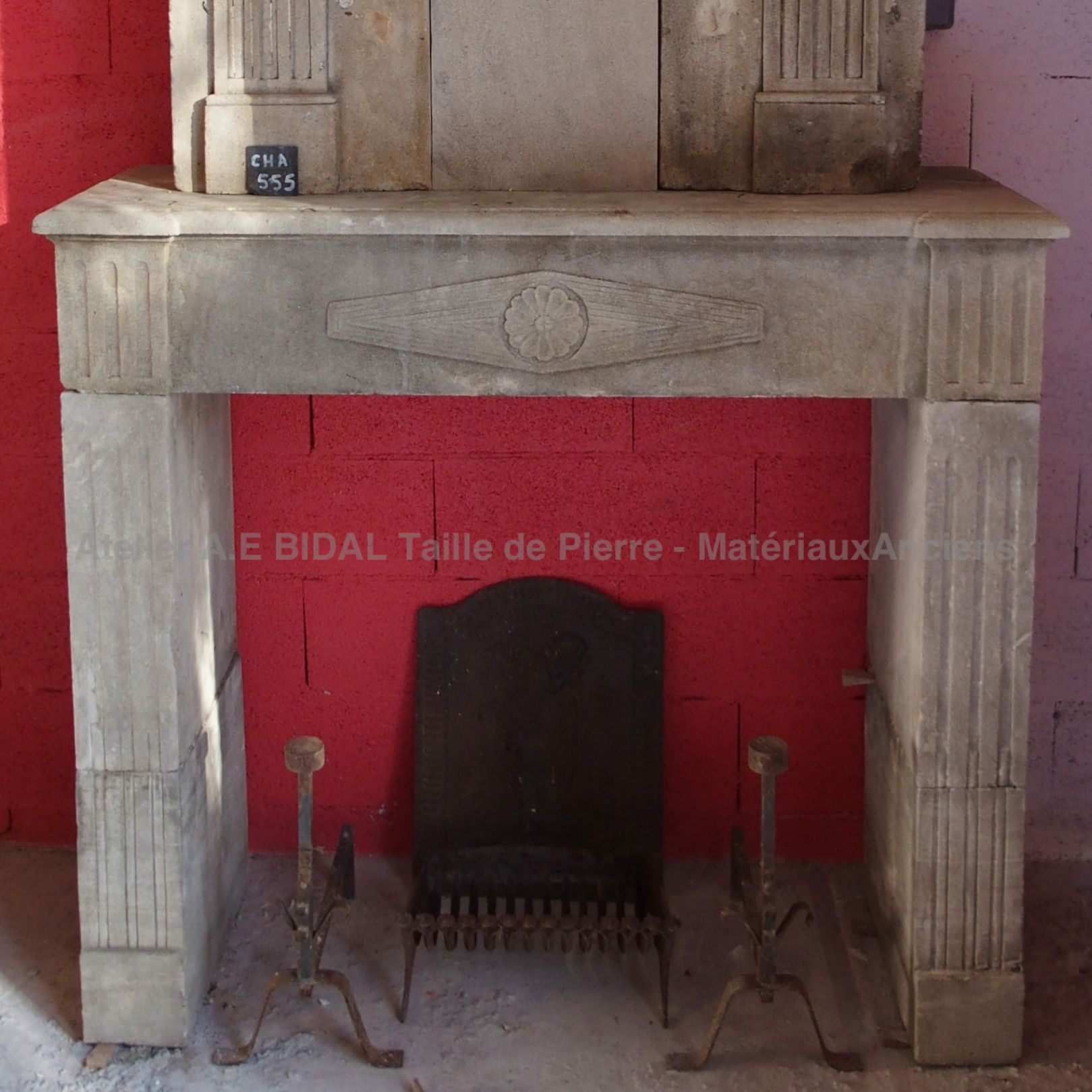 Cheminée Louis XVI - une cheminée traditionnelle héritée de l'histoire de notre pays, la France.