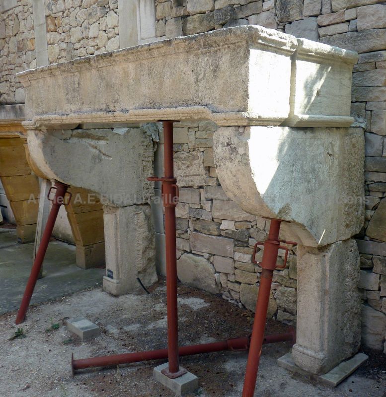 Louis XIV fireplace - antique fireplace in stone by Atelier Alain BIDAL, Provence