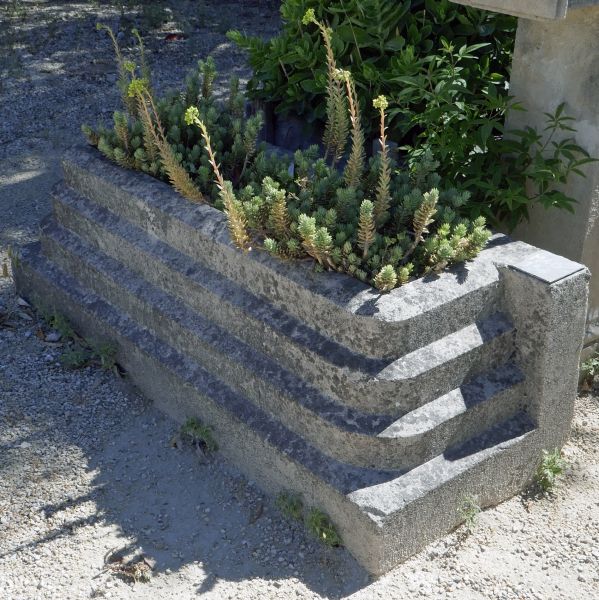 Antique stone planter for beautiful garden decoration - Atelier Alain Workshop (Provence)