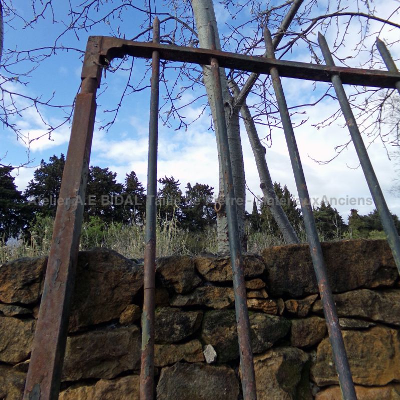 Portail ancien en fer forgé 4 mètres à double battant - Atelier Alain BIDAL (Provence)