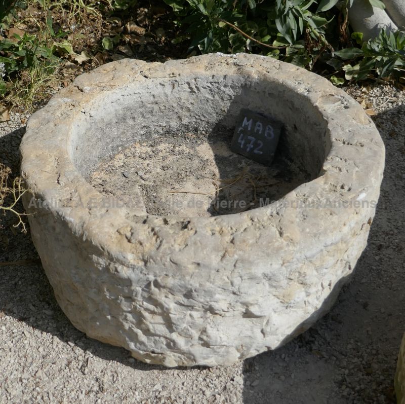 Petit bac rond ancien en pierre ** VENDU
