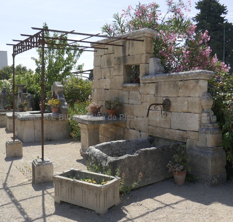 Antique garden fountain in stone and metal by Ateliers Alain BIDAL - Provence