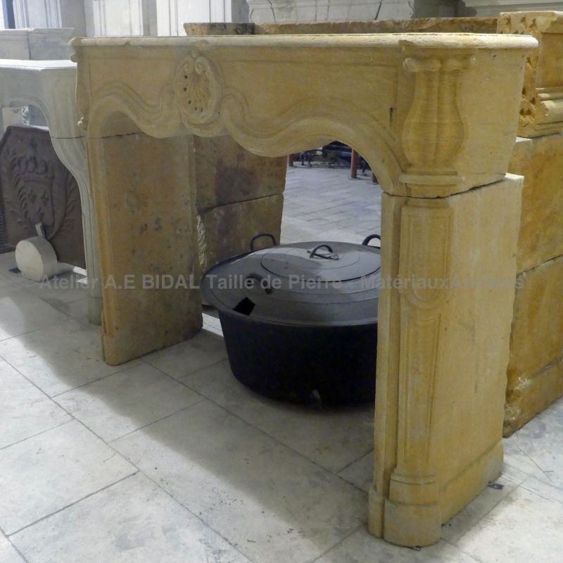 For a unique decoration, why not treat yourself to this elegant Louis XV fireplace ?