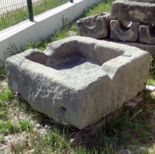 Decorative stone trough : rectangular basin with an exceptional charm - Atelier Alain BIDAL (Provence)