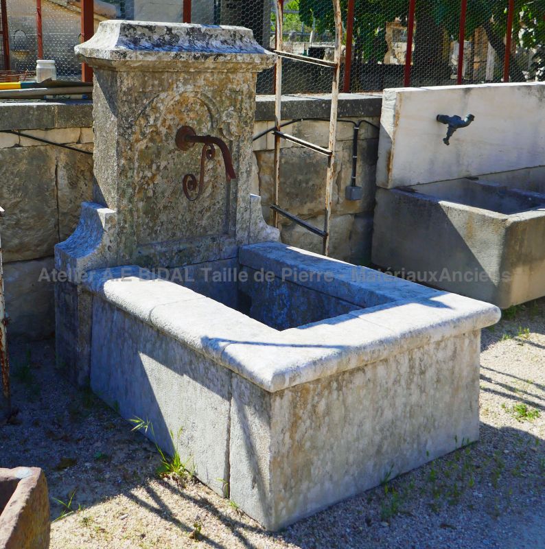 Small wall fountain in stone by Alain BIDAL Antique Materials in Provence.