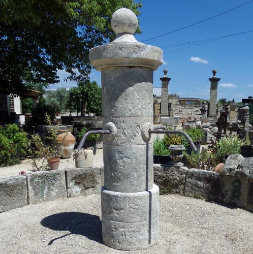 Colonne en pierre pour fontaine ou bassin - Atelier Alain BIDAL (Provence)