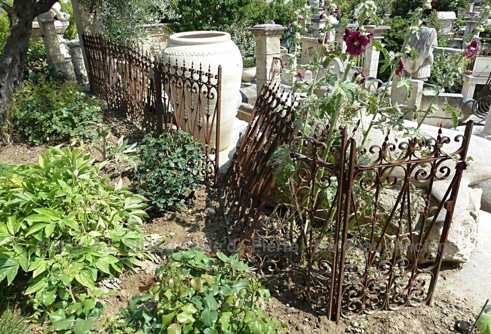 Garde-corps et balustrades en fer forgé - Matériaux anciens Alain Bidal en Provence.