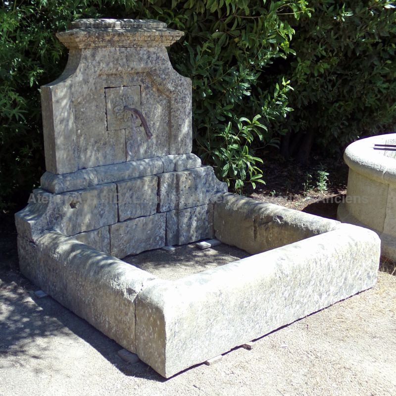 Garden fountain in old stones by Atelier Alain BIDAL (Provence)
