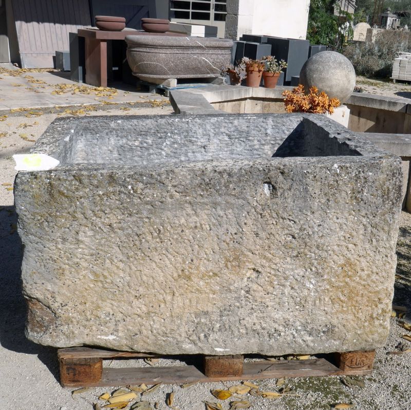 Atelier Alain BIDAL : large sélection d'anciens bacs en pierre pour votre extérieur à prix abordables.