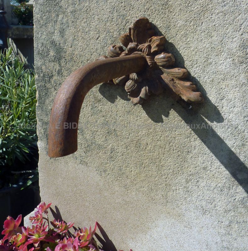 Garden central fountain with 2 monolithic troughs