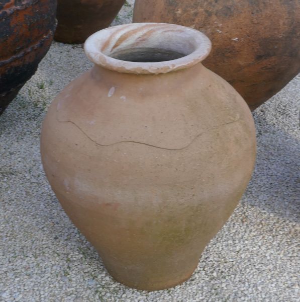 Anciennes poteries et jarres en terre cuite à vendre chez Alain BIDAL  Matériaux Anciens, Provence.