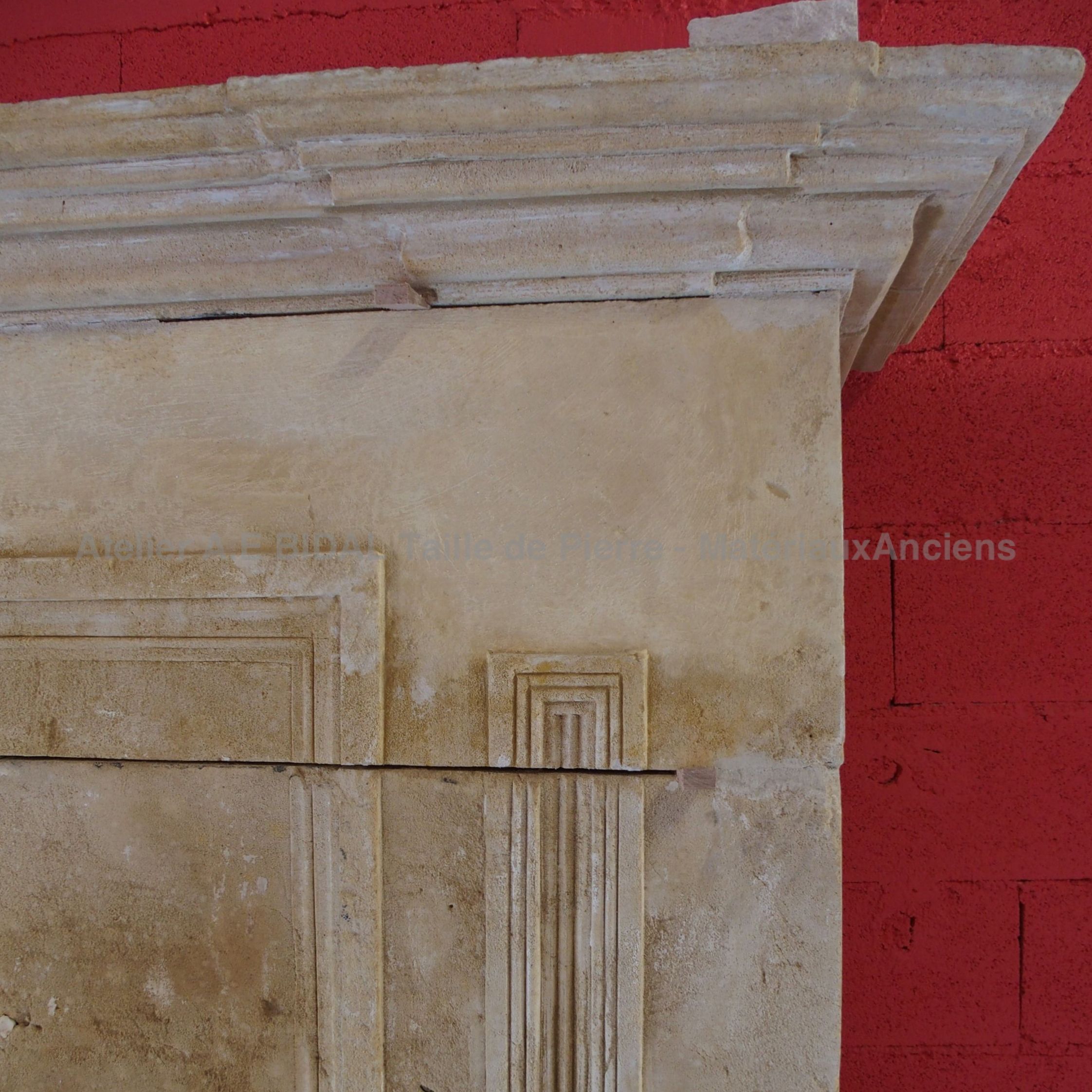 Cheminée ancienne en pierre d'exception : cheminée ancienne en pierre naturelle de Thénac.