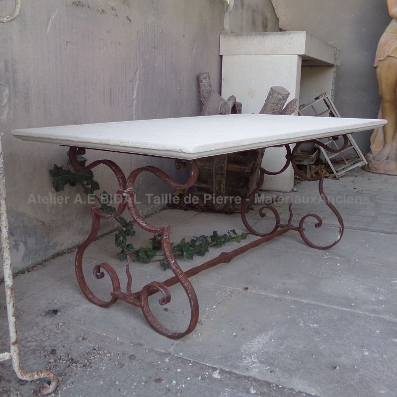 Antique garden furniture : coffee table in stone and antique wrought iron - Atelier Alain BIDAL (Provence)